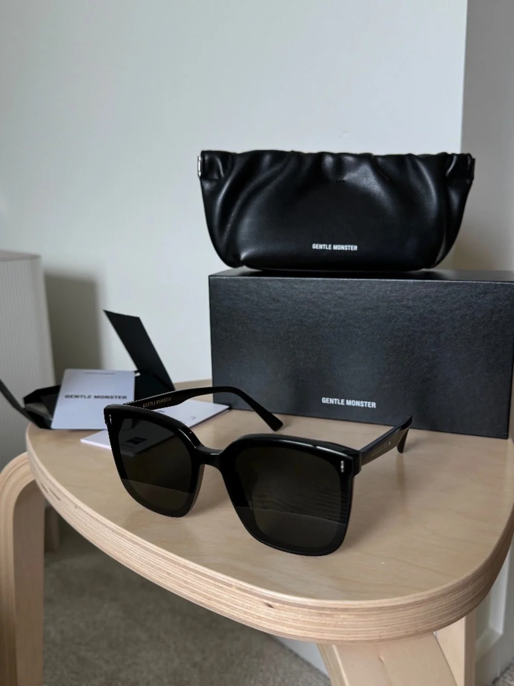 Gentle Monster Frida S Sunglasses in Black (Small)